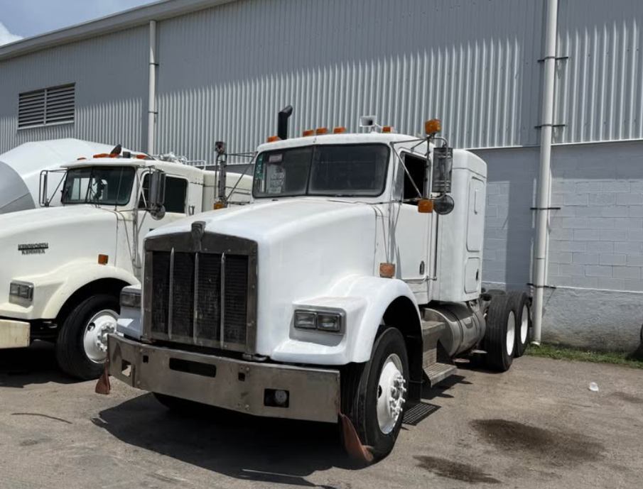 TRACTOCAMION - KENWORTH